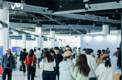 <b>不雅众能够正在奇特的艺术气概中取共工、异世</b>